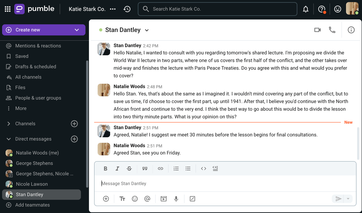 Comunicación entre dos pensadores en Pumble, una aplicación de comunicación en equipo